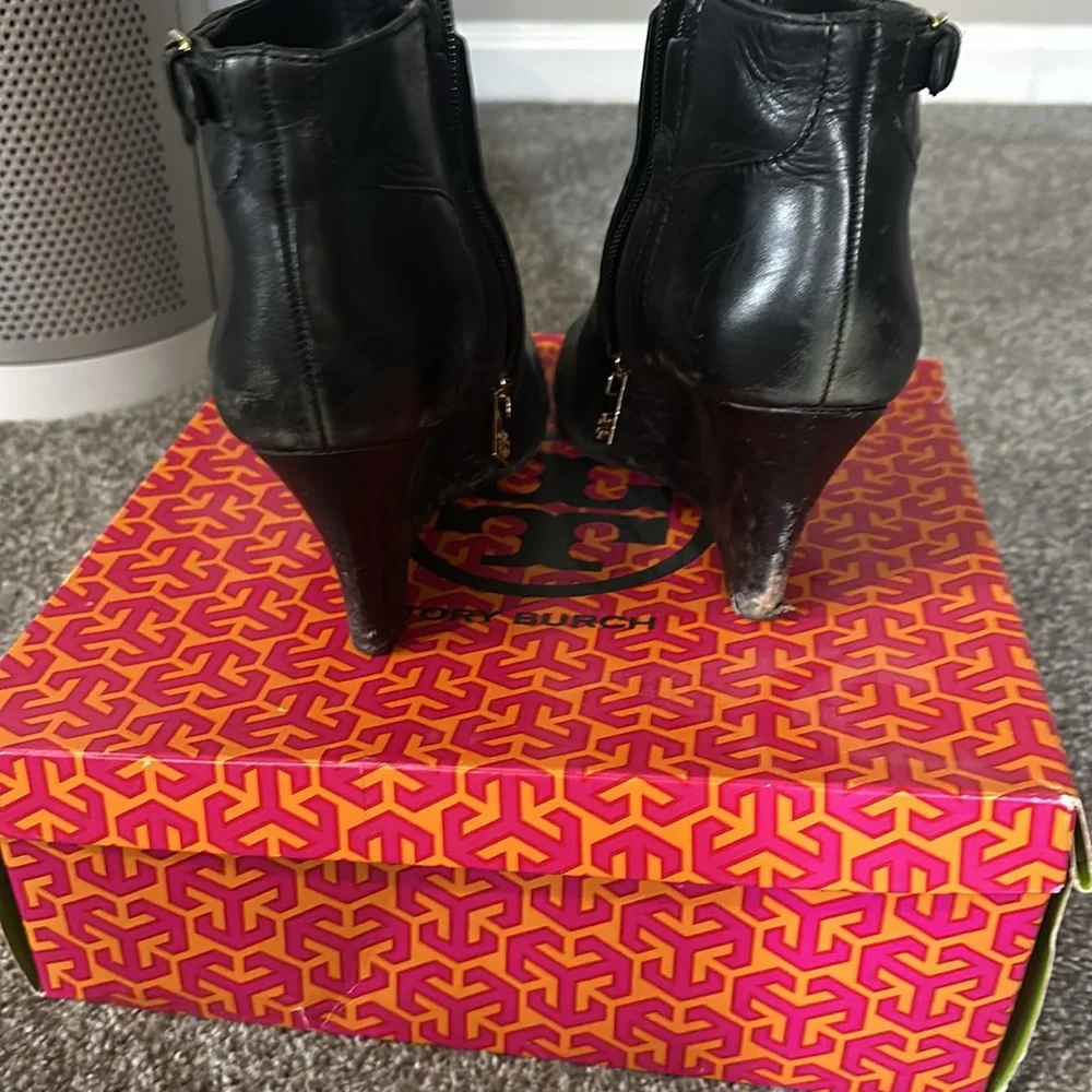 Tory Burch Milan wedge bootie, equestrian Calf boot. Size 9.5 - Picture 4 of 7